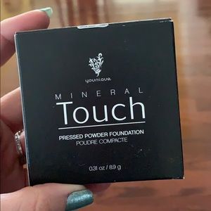 Younique Touch Mineral Pressed Powder Foundation